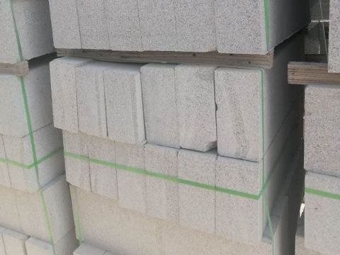 點(diǎn)擊查看詳細(xì)信息<br>標(biāo)題：花崗巖路沿石 閱讀次數(shù)：2851